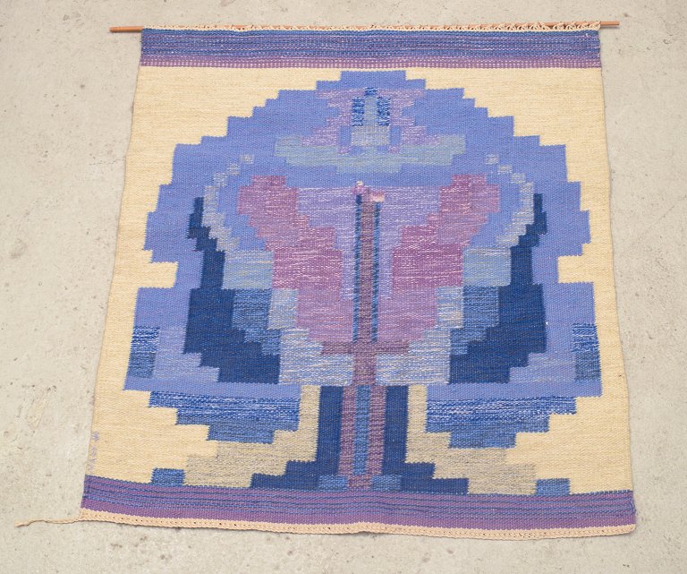 Mary Segerfalk  Lexberg, Swedish textile designer.
Unique handwoven wool tapestry. Rölakan technique.