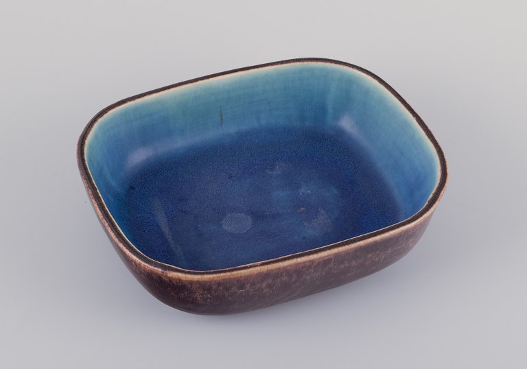Eva Stæhr-Nielsen (1911-1976) for Saxbo.
Large rectangular ceramic bowl.