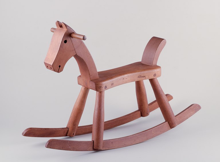 Kay Bojesen (1886-1958).
Rocking horse made of patinated lacquered beech wood.