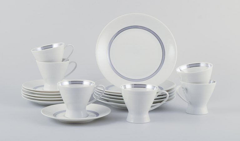 Rosenthal Studio-Line, Germany. A six-person porcelain coffee service.
Consisting of six coffee cups with saucers and six cake plates.