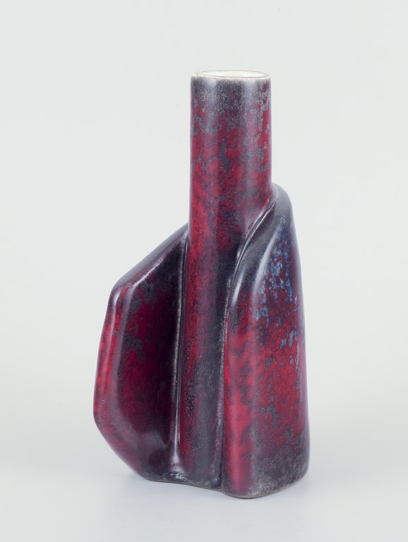 Birger Åström (1931-2020), Swedish ceramicist.
Unique ceramic vase. Organic shape.