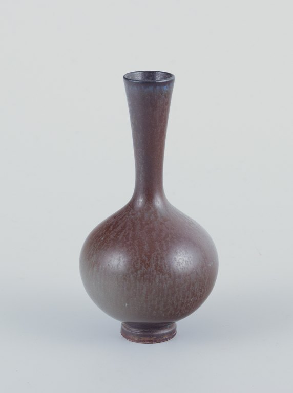 Berndt Friberg for Gustavsberg Studiohand.
Studiohand miniature vase in ceramic.