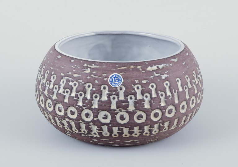 Mari Simmulson for Upsala Ekeby.
Ceramic bowl. Pattern in the decoration.