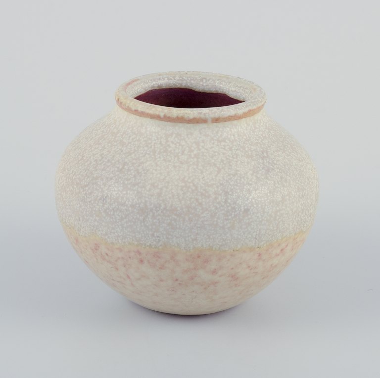 Nils Thorsson for Royal Copenhagen.
Unique miniature vase of stoneware.