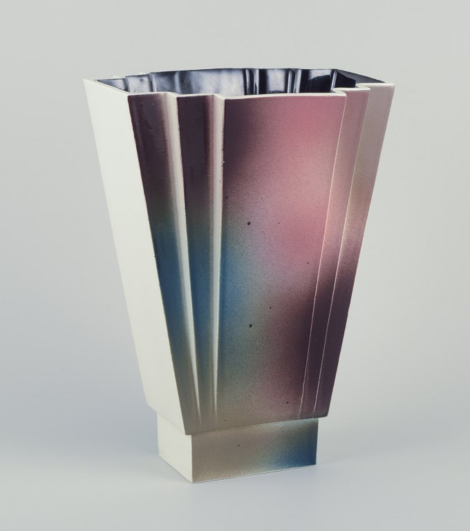 Margareta Hennix for Gustavsberg Studiohand.
Large vase of stoneware.