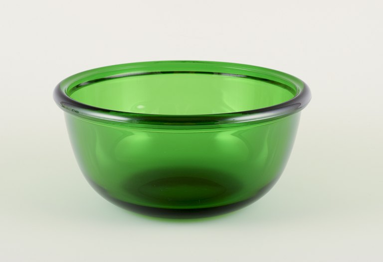 Kaj Franck, Finnish glass artist.
Large ‘Luna’ bowl in green art glass.