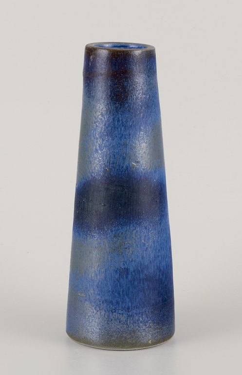Elly Kuch (1929-2008) and Wilhelm Kuch (1925-2022). 
Unique ceramic vase.