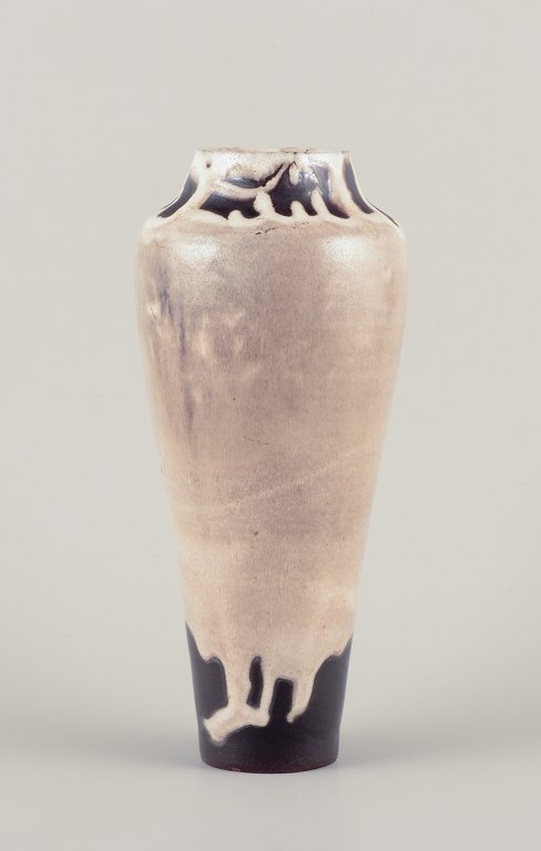 Elly Kuch (1929-2008) and Wilhelm Kuch (1925-2022). 
Large unique ceramic vase with floating glaze.