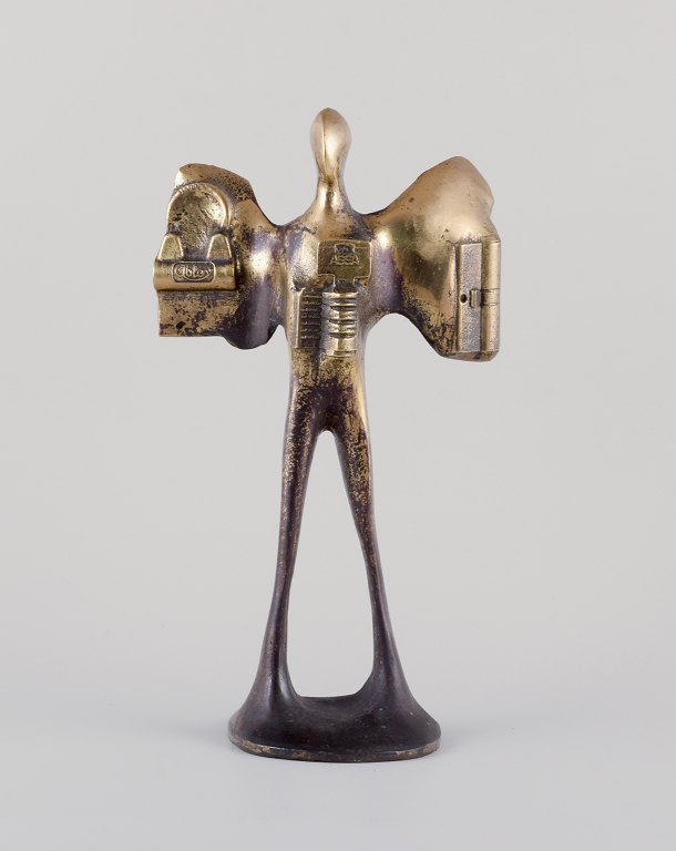 Large bronze sculpture. Depicting a man with wings.
Unique sculpture in solid and heavy quality.