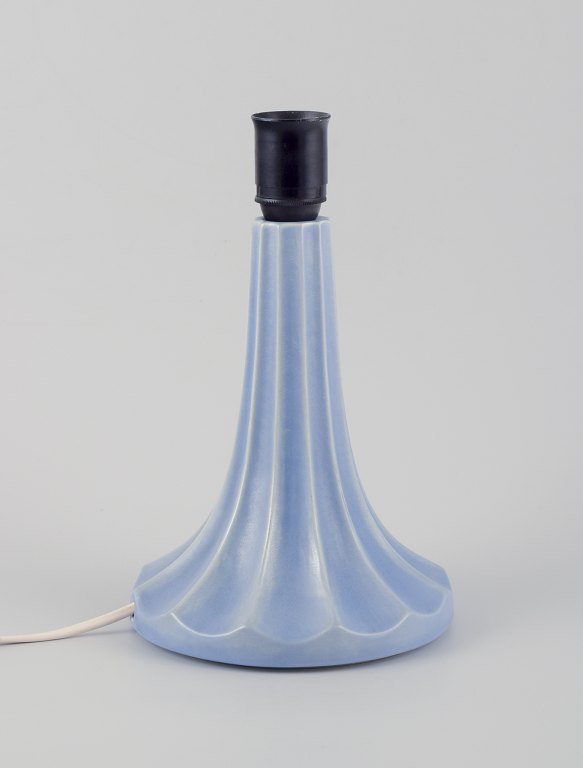 Ewald Dahlskog (1894-1950) for Bo Fajans, Gefle, Sweden.
Art Deco table lamp in ceramic, grooved design.