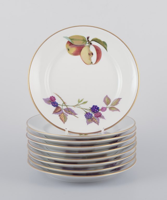Royal Worcester, England.
A set of nine Evesham porcelain plates decorated with fruit and gold trim.
