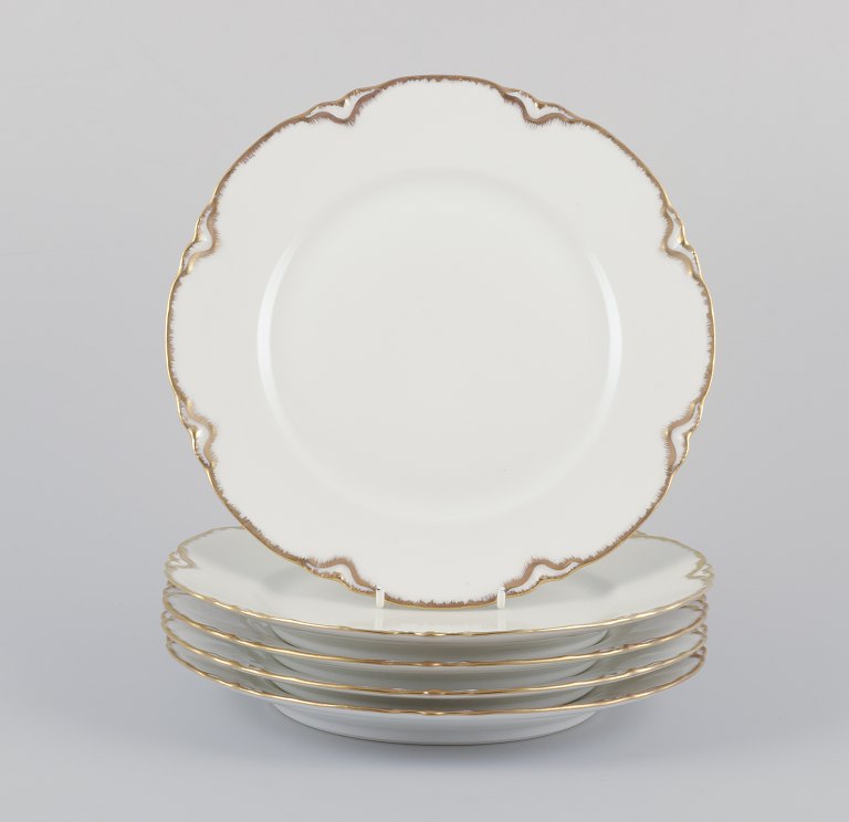 A set of five ‘Haviland’ porcelain dinner plates.
Hand-decorated gold decoration, white porcelain.