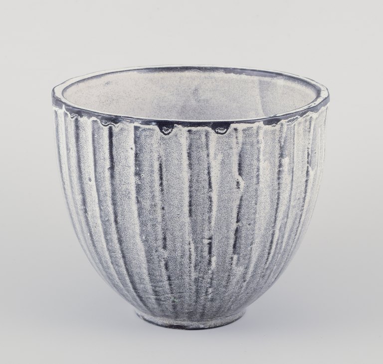 Svend Hammershøi for Kähler.
Large ceramic vase/plant pot.