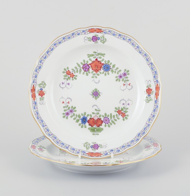 Meissen, Germany. Two ‘Kakiemon’ porcelain plates.