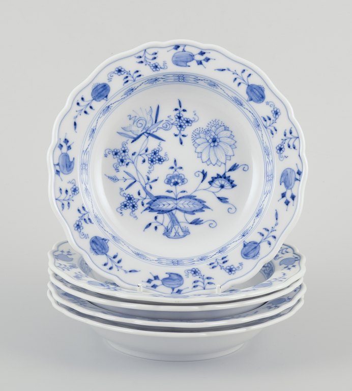 Meissen, Germany. A set of five small Blue Onion pattern porcelain plates.