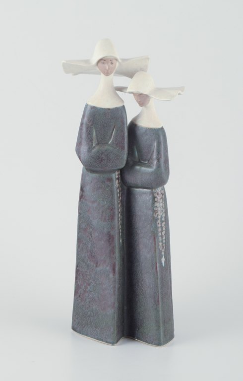 Lladró, Spain.
Large ceramic figurine of two nuns.