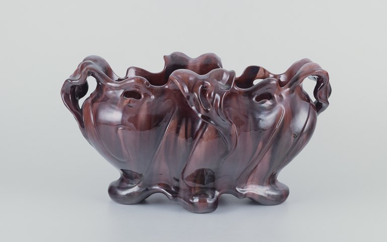 Jérôme Massier for Vallauris, France.
Large Art Nouveau jardiniere in earthenware.