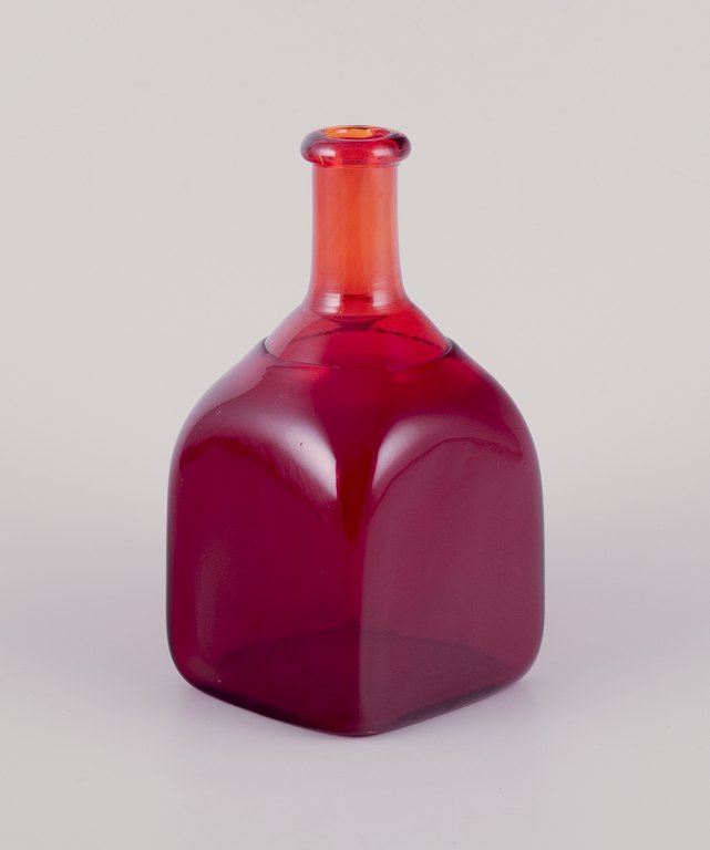 Nanny Still for Riihimäen Lasi, Finland.
Art glass flask.
