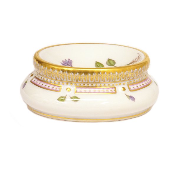 Royal Copenhagen Flora Danica salt dish 3625. "Primula integrifolia Oed.". H: 
4,5cm. L: 11cm