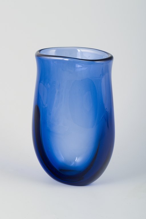 Per Lütken for Holmegaard.
Art glass vase in blue.
