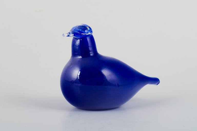 Oiva Toikka for Nuutajärvi Notsjö/Iittala.
Bird in mouth-blown blue art glass.