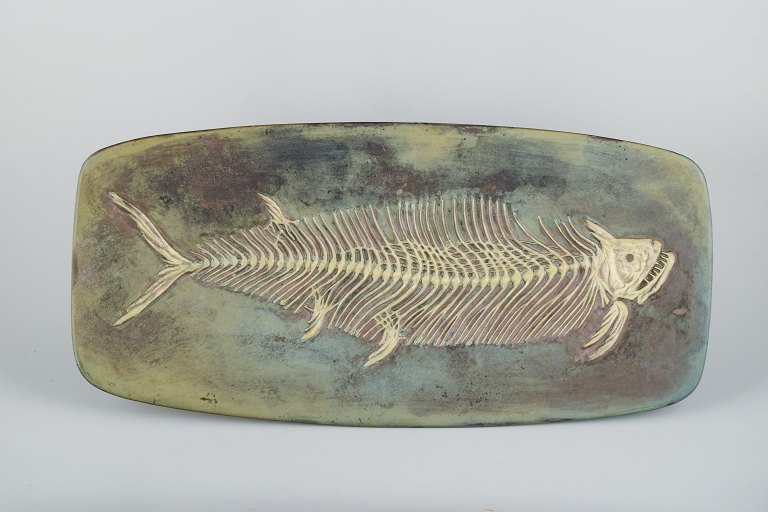 Hans Hedberg, Swedish ceramicist, for Biot, France.
Colossal unique elongated platter featuring a fish skeleton motif.