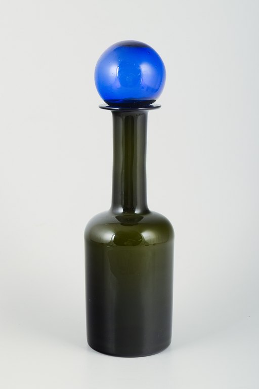 Otto Brauer for Holmegaard. Large bottle vase in bottle-green art glass with 
blue stopper.