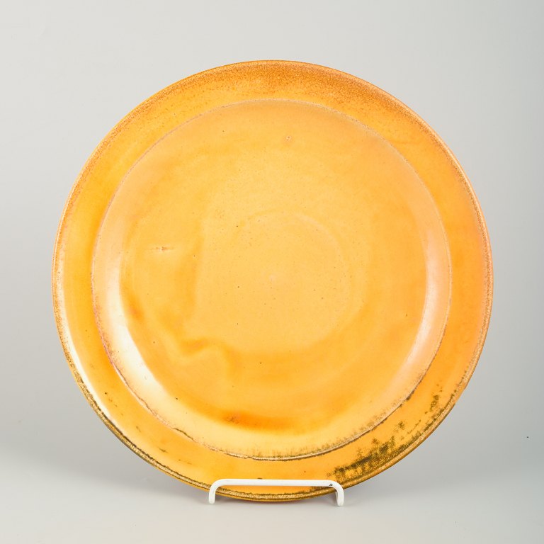 Svend Hammershøi (1873–1948) for Kähler.
Round dish in glazed ceramic.