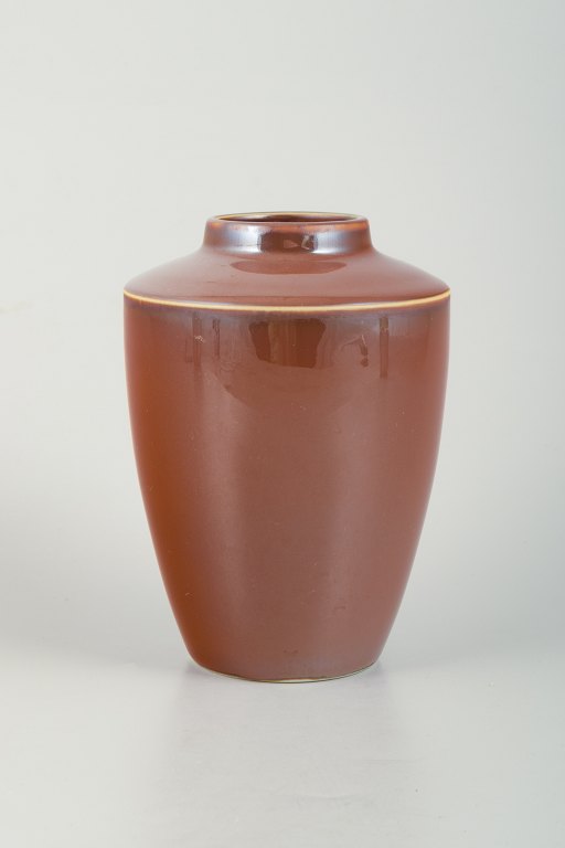 Unknown ceramic artist.
Unique ceramic vase.