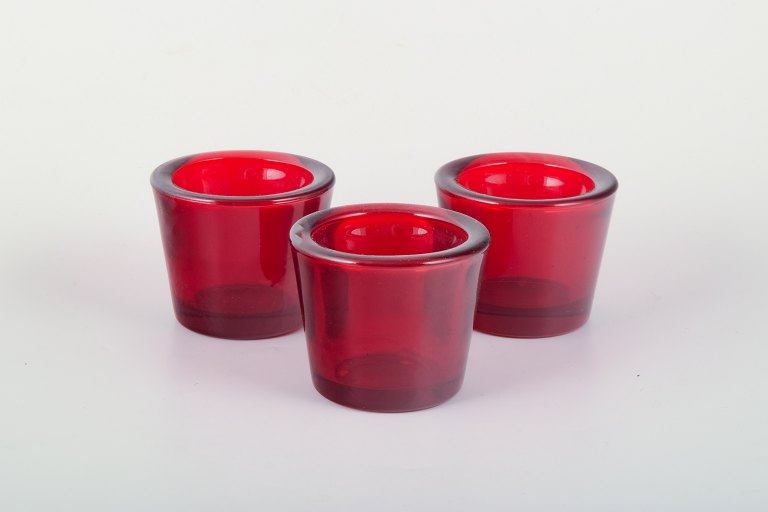 Scandinavian designer.
Three tealight holders in red glass.