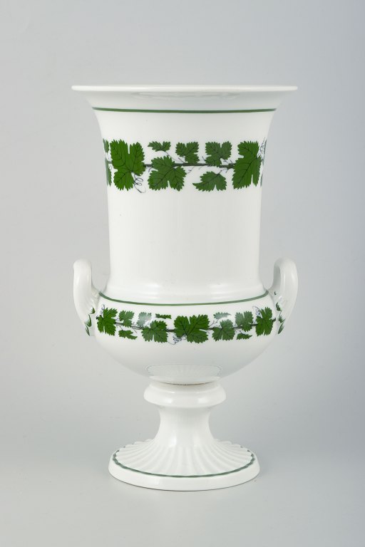 Meissen, Vase, Vine-Leaf Pattern, “Voller grüner Weinkranz”