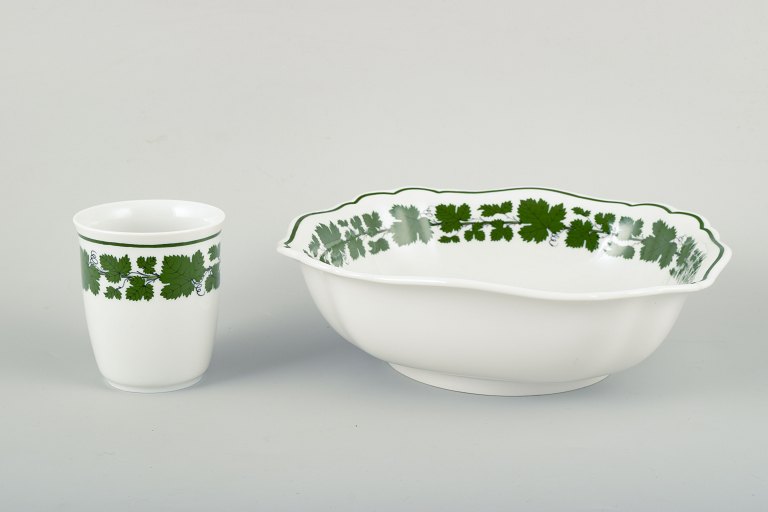 Meissen, Vase and Bowl, Vine-Leaf Pattern, “Voller grüner Weinkranz”.
