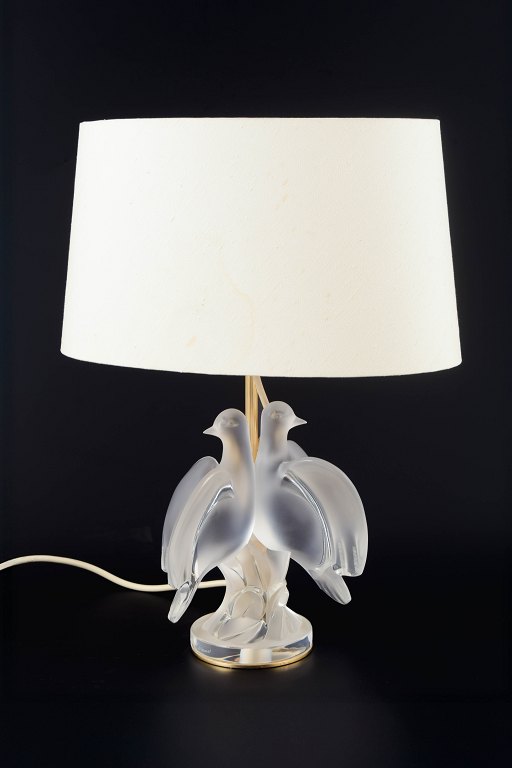 Lalique, table lamp with pair of doves.