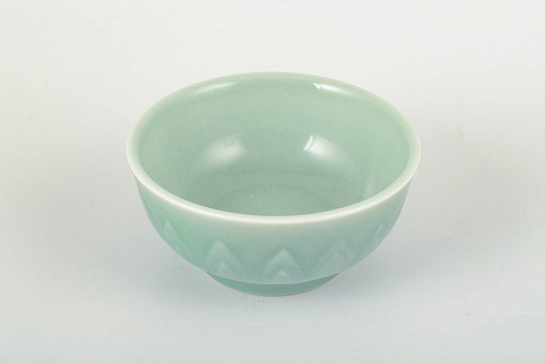 Royal Copenhagen
Celadon-glazed bowl with relief decoration.