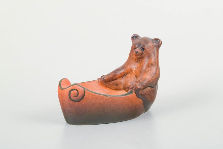 Ipsens Enke, Denmark
Bowl with seated bear in boat-shaped form.