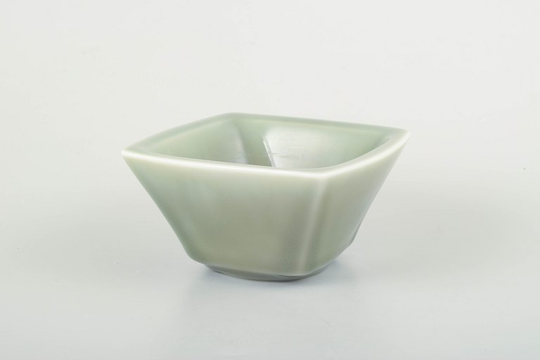 Royal Copenhagen
Square ceramic bowl in green celadon glaze.