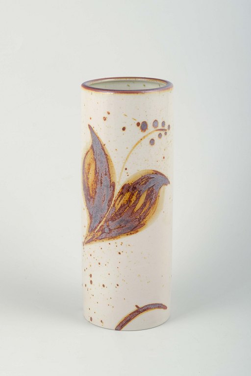 Søholm, Bornholm
Cylindrical stoneware vase.