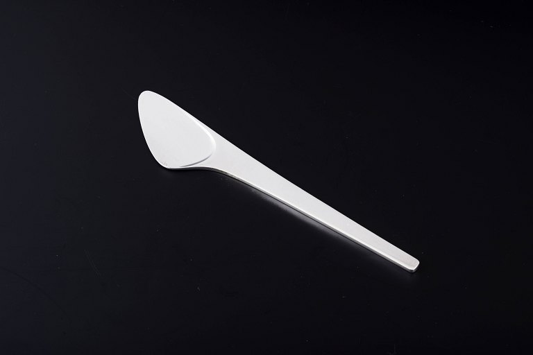 Georg Jensen
Fish knife in the “Caravel” pattern.
Sterling silver.