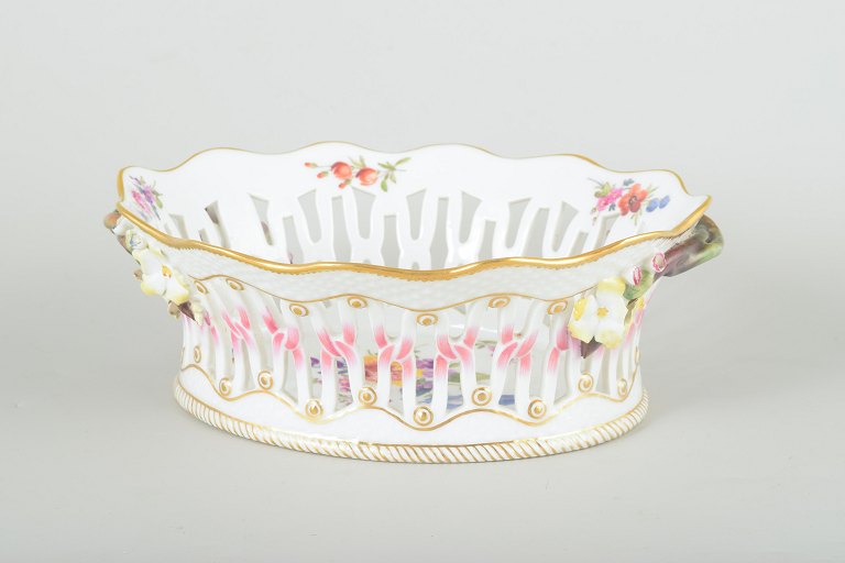 Royal Copenhagen
Saxon Flower reticulated oval bowl, c. 1900.