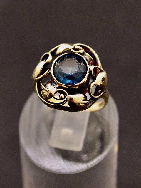 14 carat vintage gold ring with tourmaline