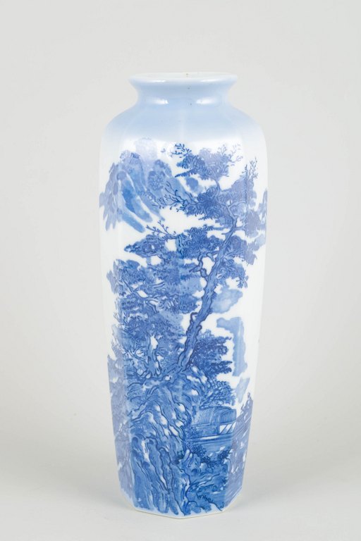Chinese porcelain vase, Republic Period (1912–1949), possibly 1920s–1940s, when 
Jingdezhen workshops produced excellent blue-and-white wares in the classical 
Qing style.