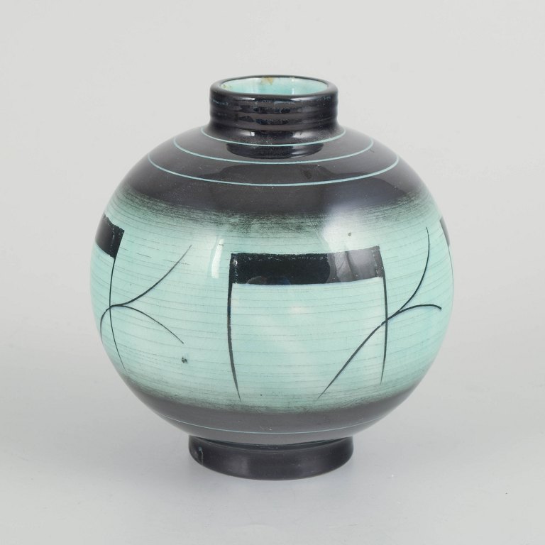 Ilse Claesson for Rörstrand
Vase, 1930s.