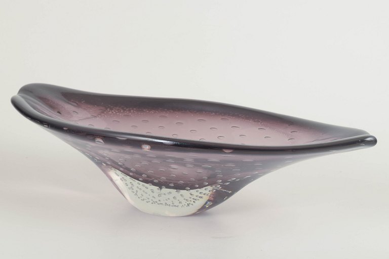 Sölvehyttan, Sweden
Large art glass bowl, 1970s.