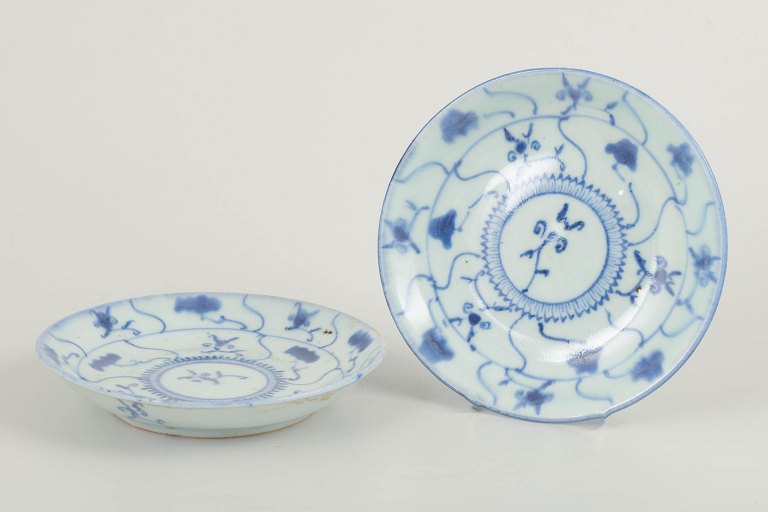 Chinese porcelain plates, 19th century.
