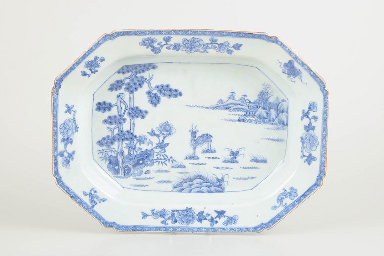 China, Qianlong (1736–1795)
Large deep dish.