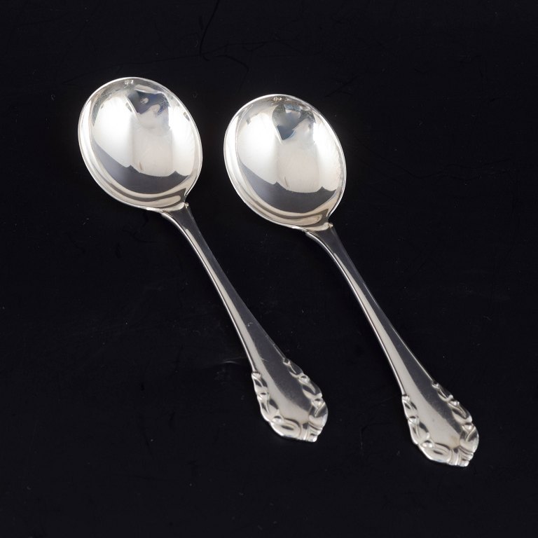 Georg Jensen
2 jam spoons, “Lily of the Valley”, 1945–51.
