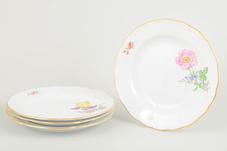 Meissen
Four dinner plates, late 19th century.
