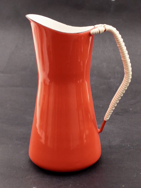 Red enamel pitcher Jens Harald Quistgaard