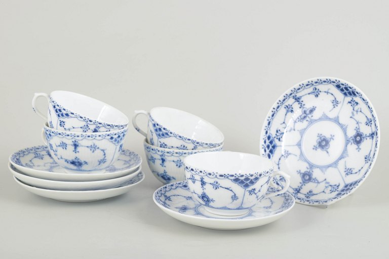 Royal CopenhagenSet of 5 cups and saucers, 1920s.
