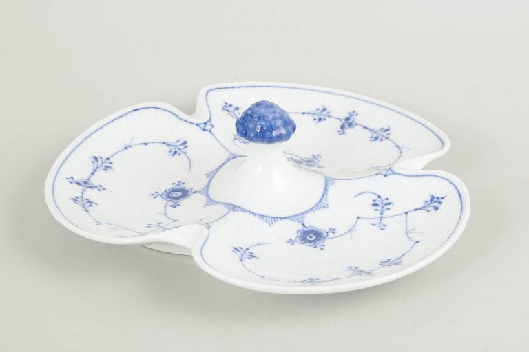 Royal CopenhagenRare Blue Fluted Plain cabaret dish, 1920s.